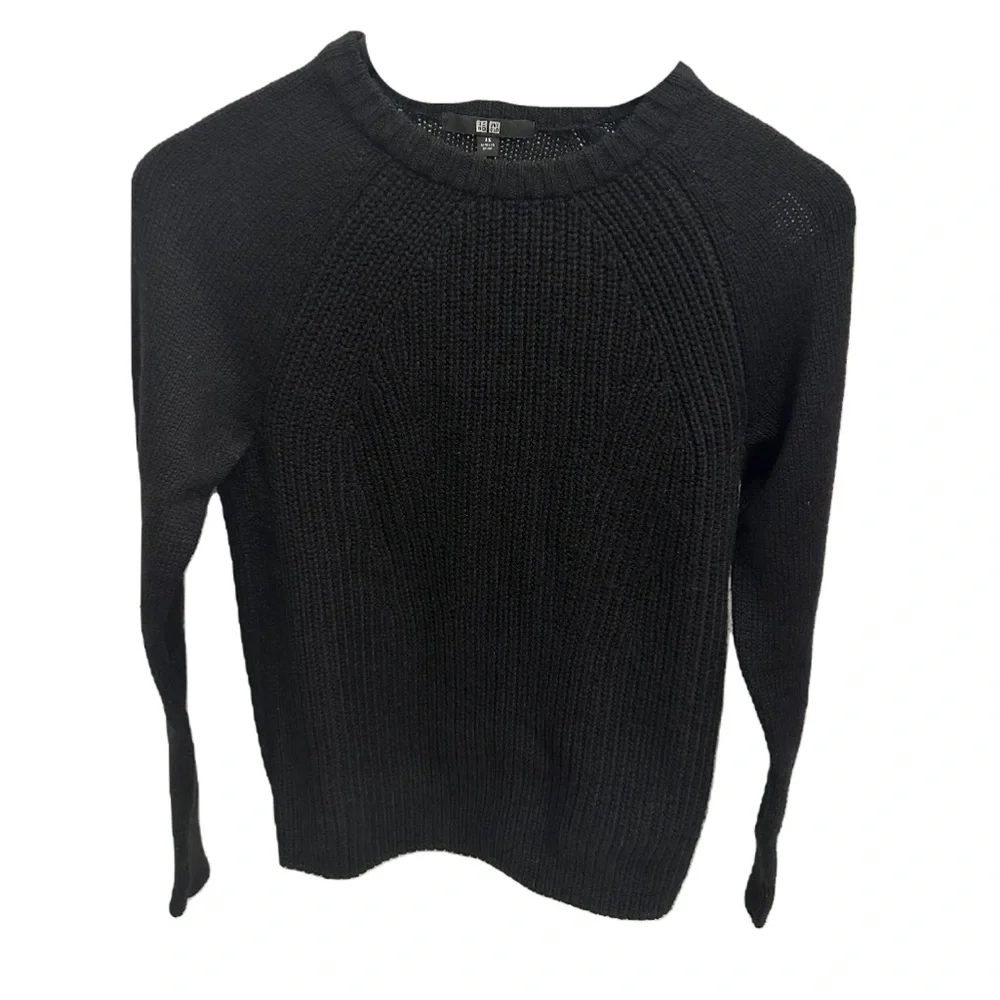 Uniqlo Sweater - Picture 1 of 3